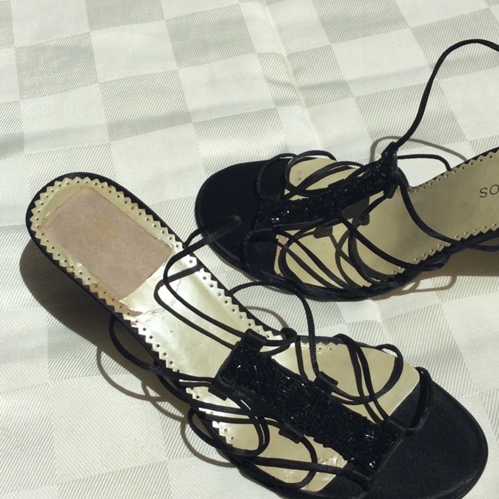 Gorgeous Vintage Caparros Black Strappy 3” Heels with Sparkley Enhancement - Picture 9 of 11